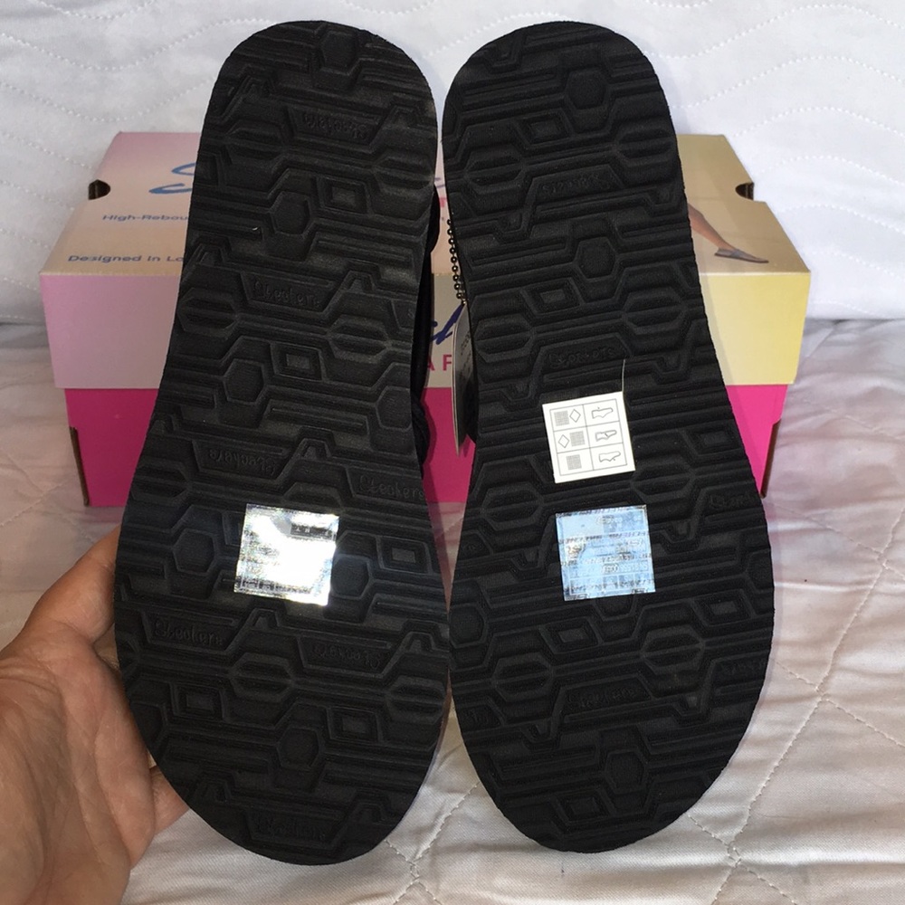 NIB Women’s Skechers w/Yoga Foam Sandals Size 8 - Picture 6 of 8